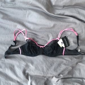 NWT 34B Bloomingdales B.Tempt’d black lace bra